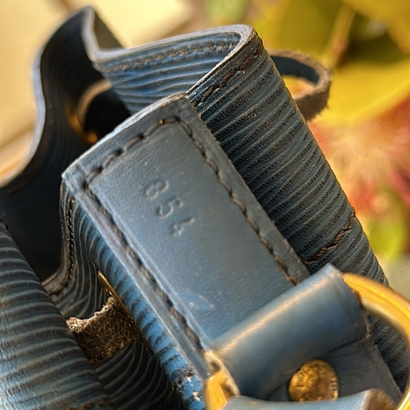 LOUIS VUITTON NOÊ BUCKET BAG IN TOLEO BLUE STRIATED EPI LEATHER W/ COA - Picture 6 of 13